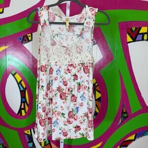 Jesse & J, Floral Lace Detail Tank Top. Size 1X. In excellent condition!